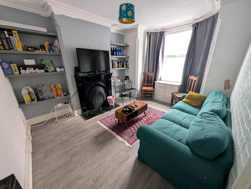 Room Cedar Road in Nottingham