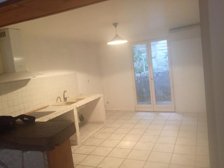 House Rue des Treilles in Libourne