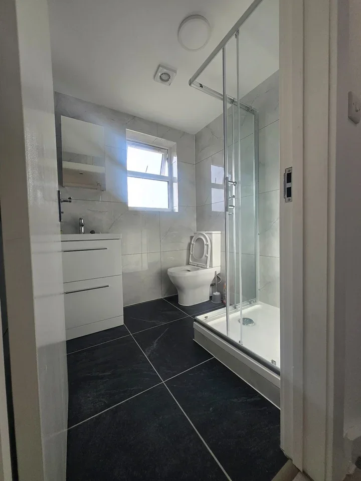 Room Lansdell Road in Greater London