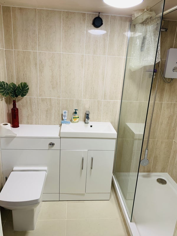 Room Botelers in Basildon
