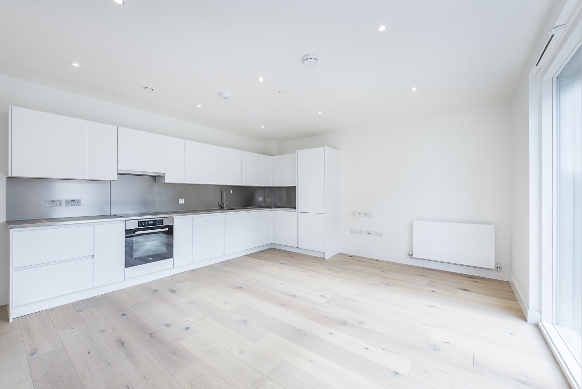 Flat Blyth Road in Greater London