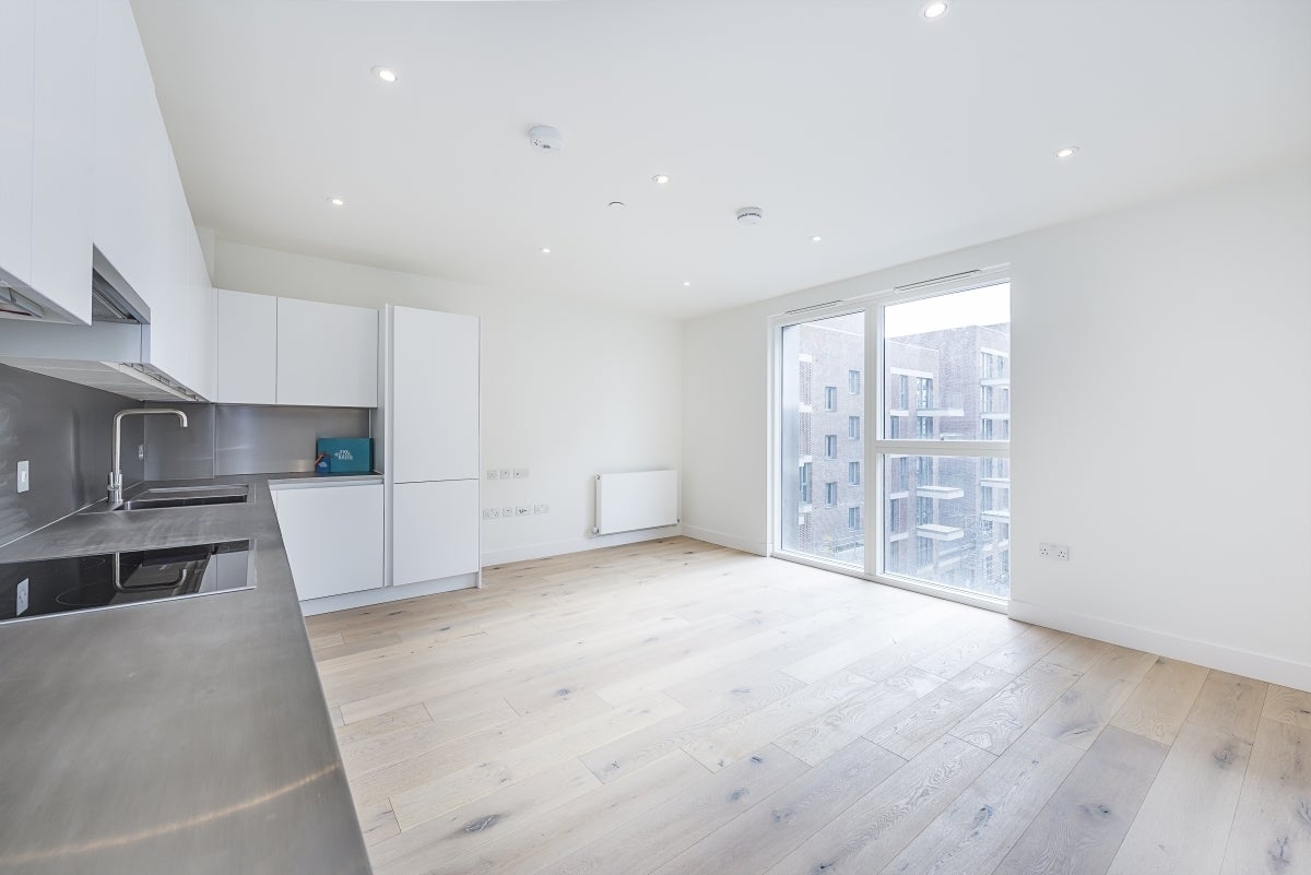 Flat Blyth Road in Greater London