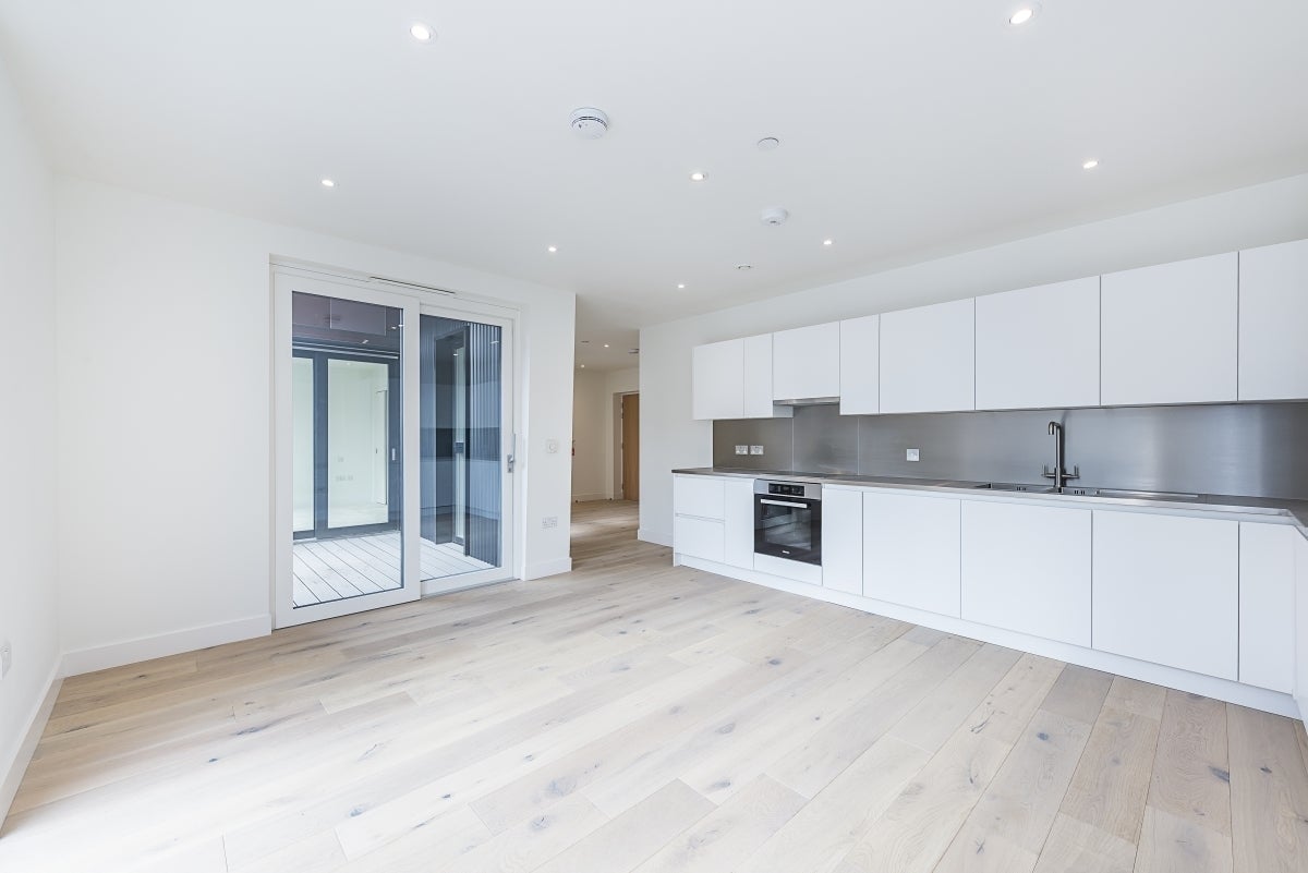 Flat Blyth Road in Greater London