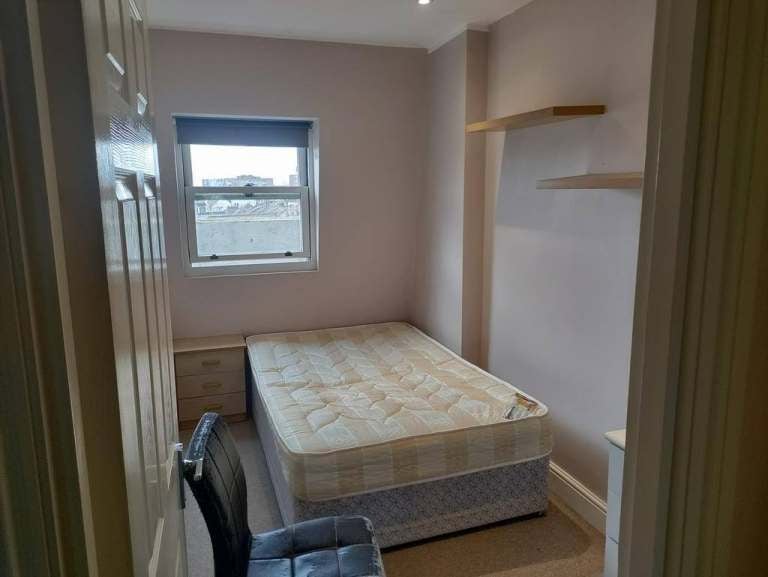 Flat Richmond Way in Greater London