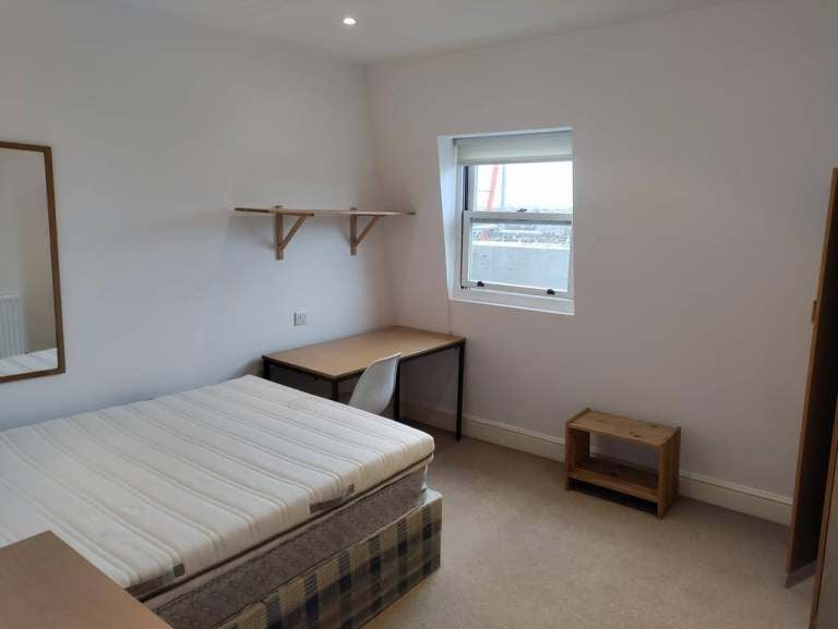 Flat Richmond Way in Greater London