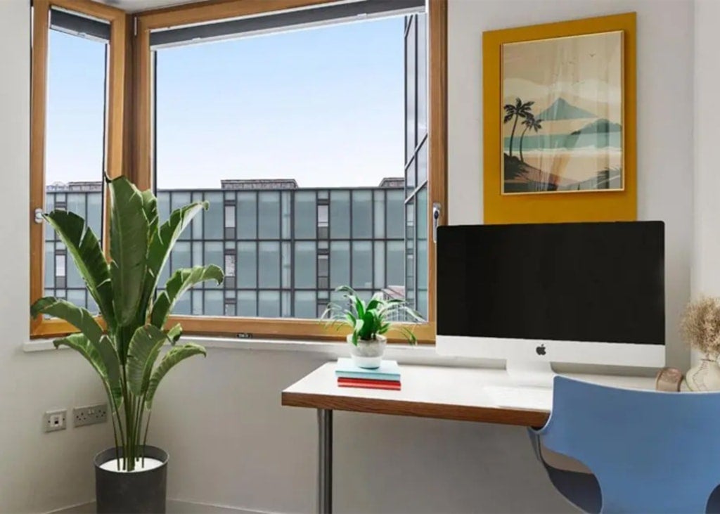 Room Braham Street in Greater London