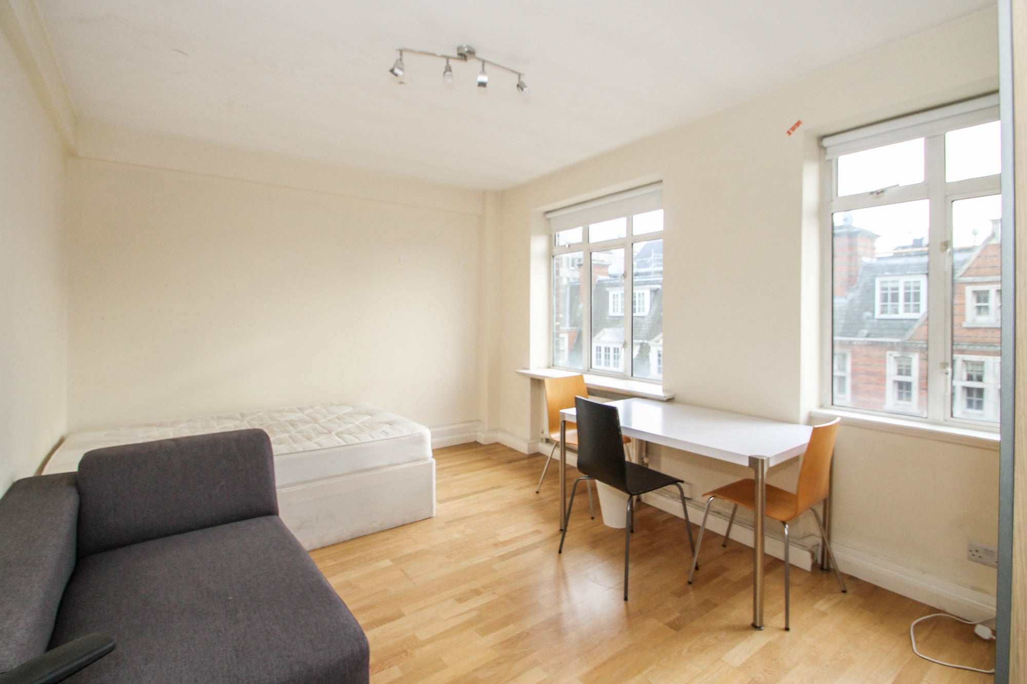 Flat Hampstead Road in Greater London