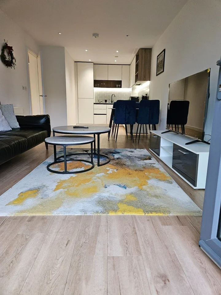 Flat Avion Crescent in Greater London