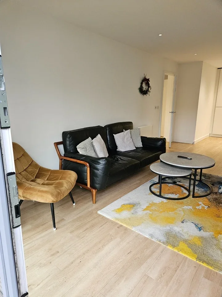 Flat Avion Crescent in Greater London
