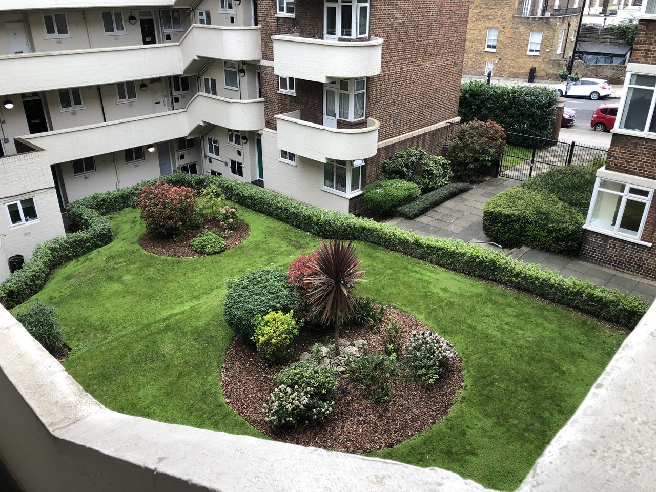 Flat Wellesley Court in City of Westminster