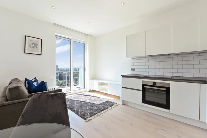 Flat Great West Road in Greater London