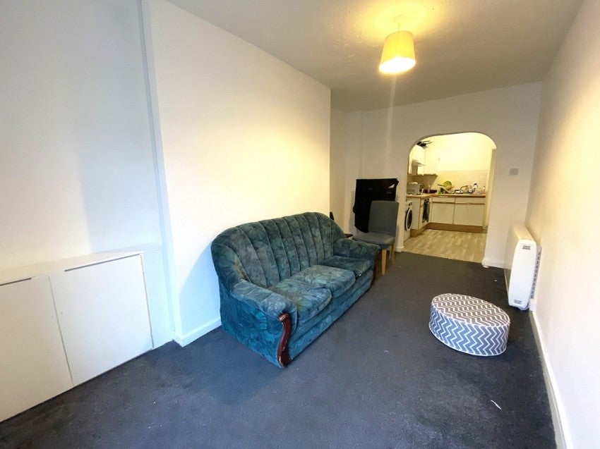 Flat Clarence Parade in Portsmouth