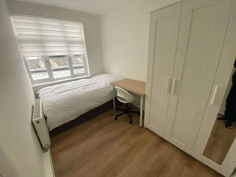 Room Richmond Road in Greater London