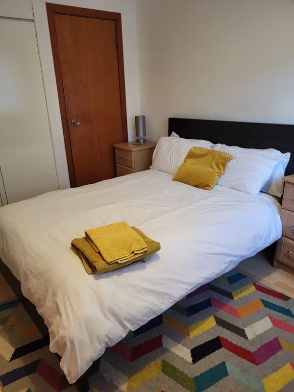 Room North Elgin Street in Clydebank