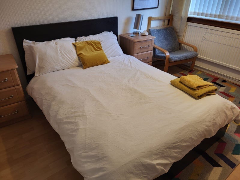 Room North Elgin Street in Clydebank