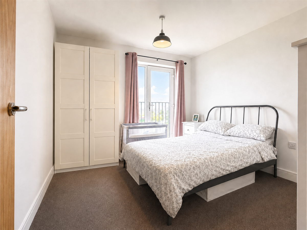 Flat Maxwell Road in Greater London