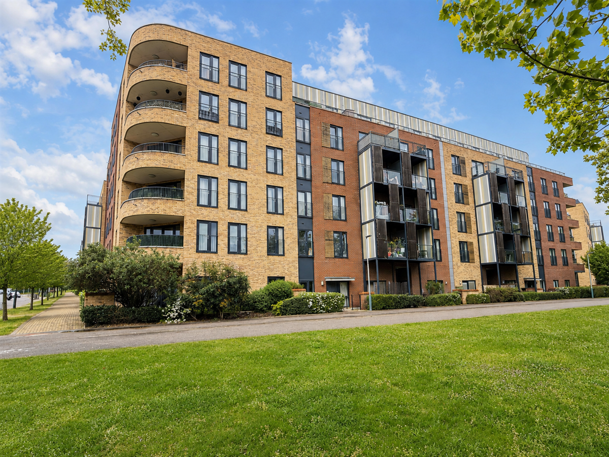 Flat Maxwell Road in Greater London