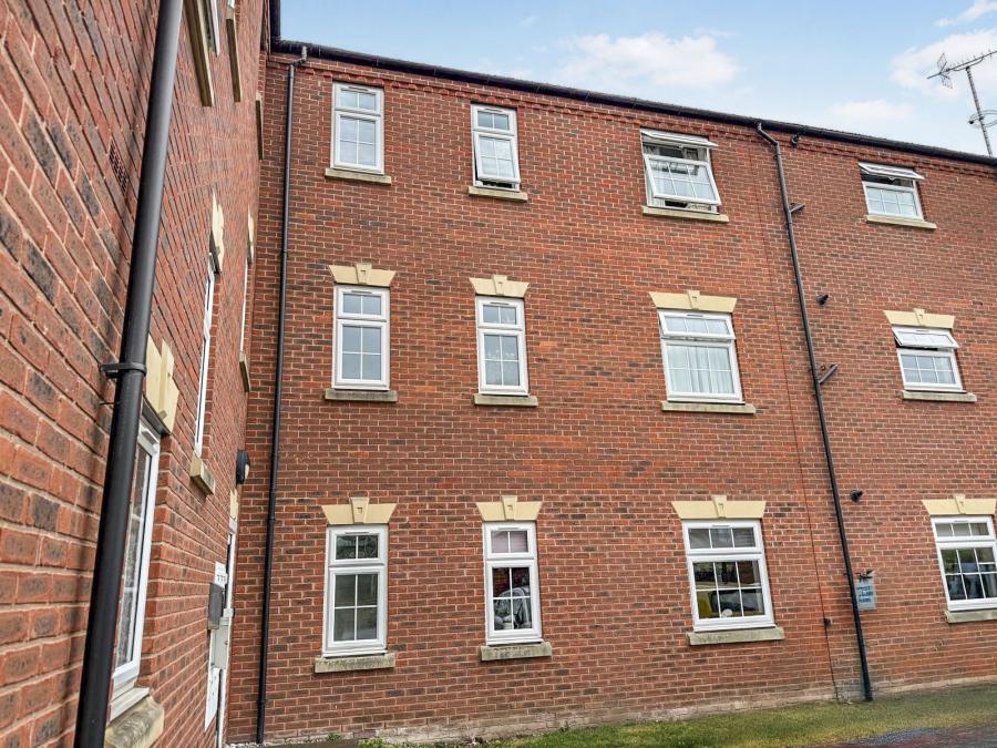 Flat Millbank Place in Ashfield