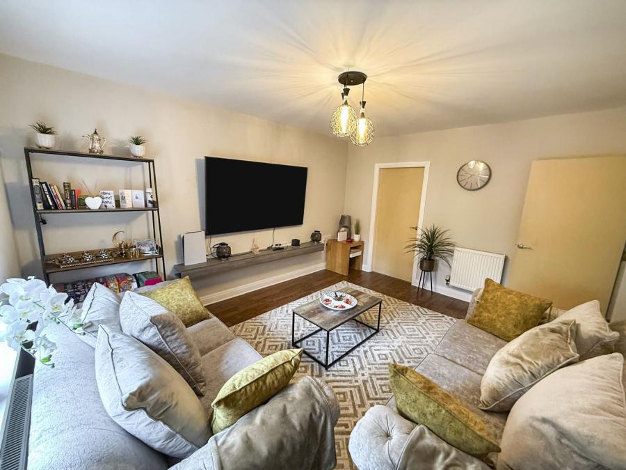 Flat Millbank Place in Ashfield