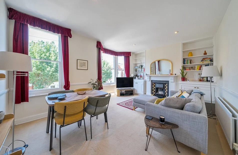 Flat Manchuria Road in Greater London