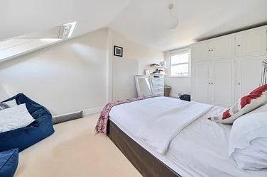 Flat Manchuria Road in Greater London