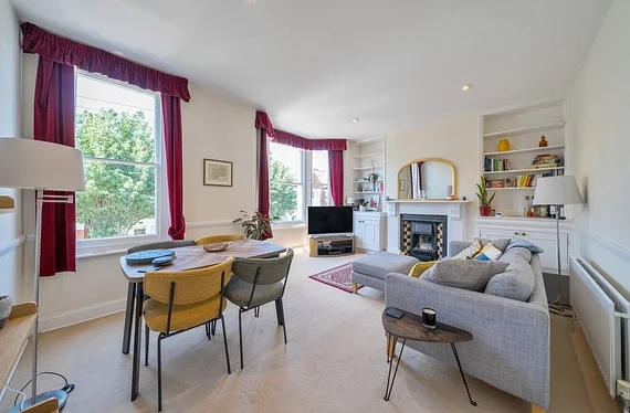 Flat Manchuria Road in Greater London