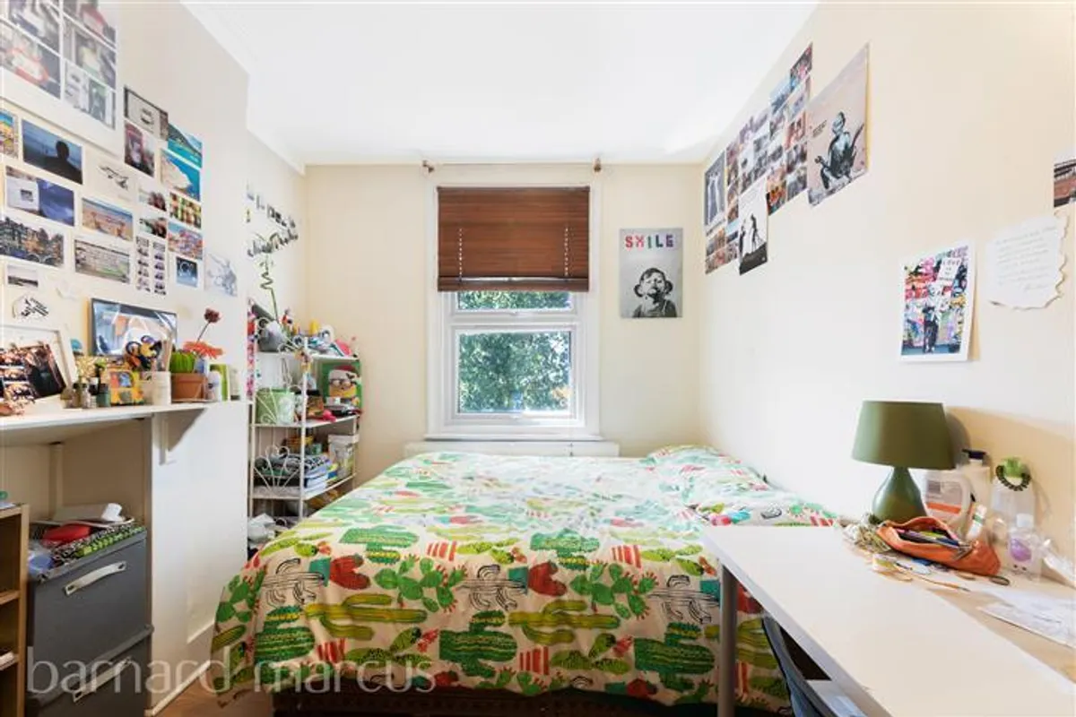 Room Kennington Road in Greater London
