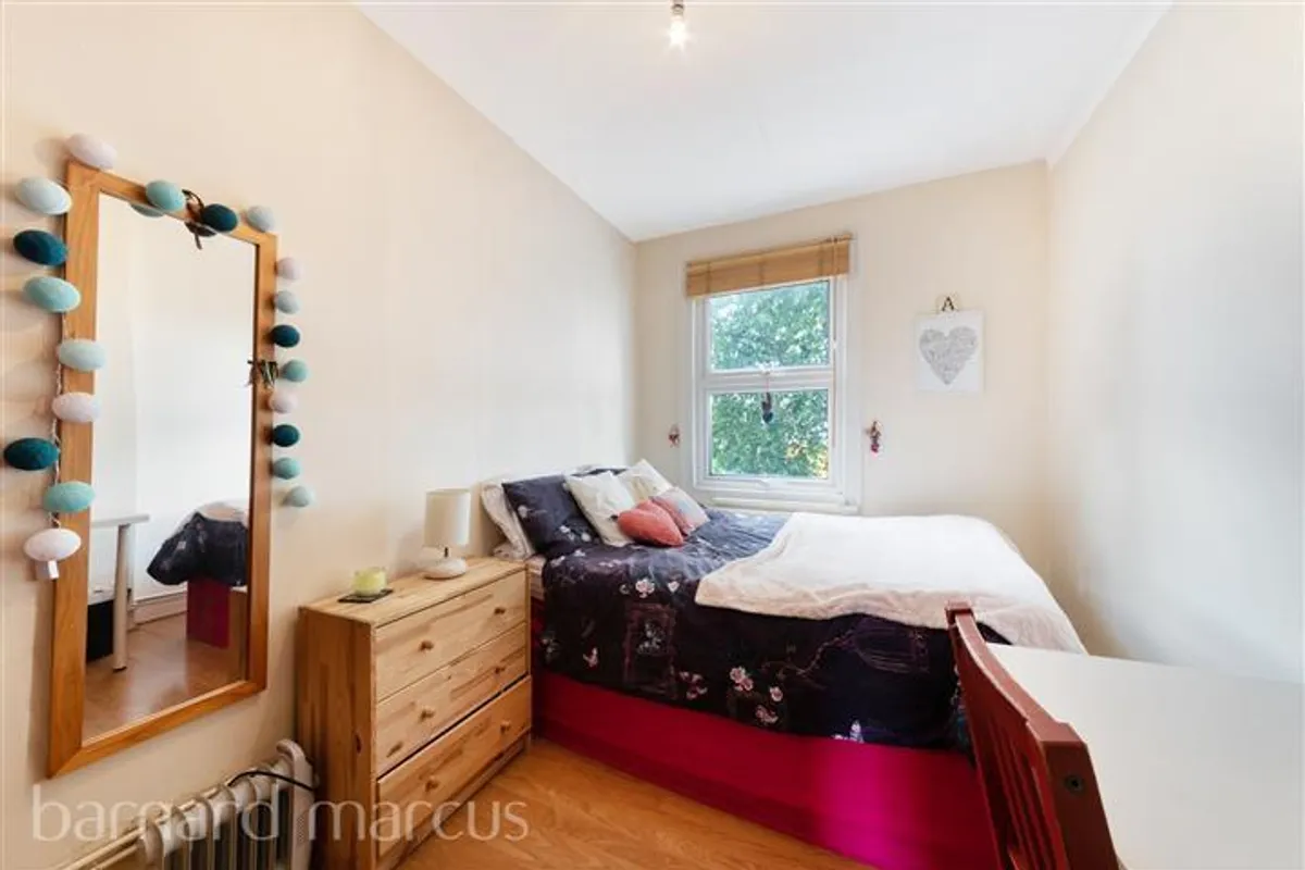 Room Kennington Road in Greater London