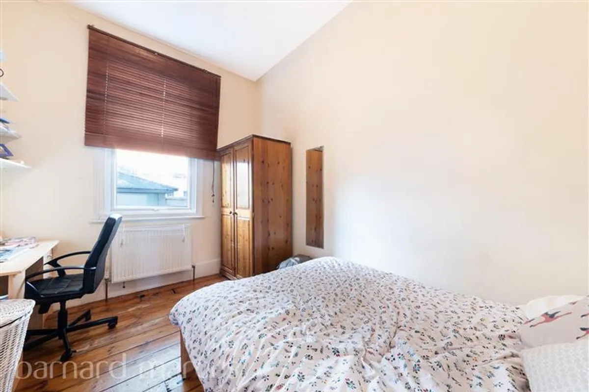 Room Kennington Road in Greater London
