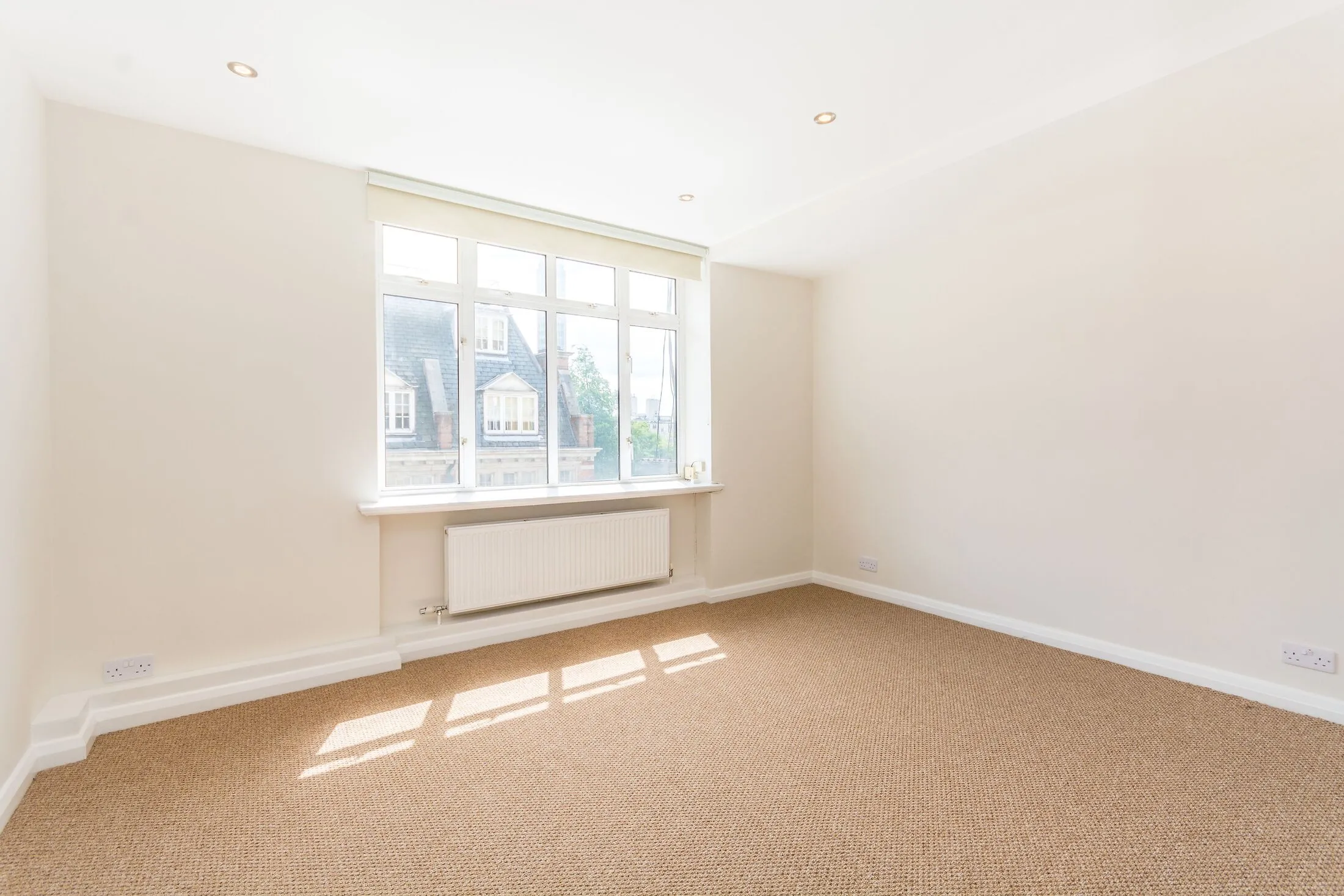 Flat Warren Street in Greater London