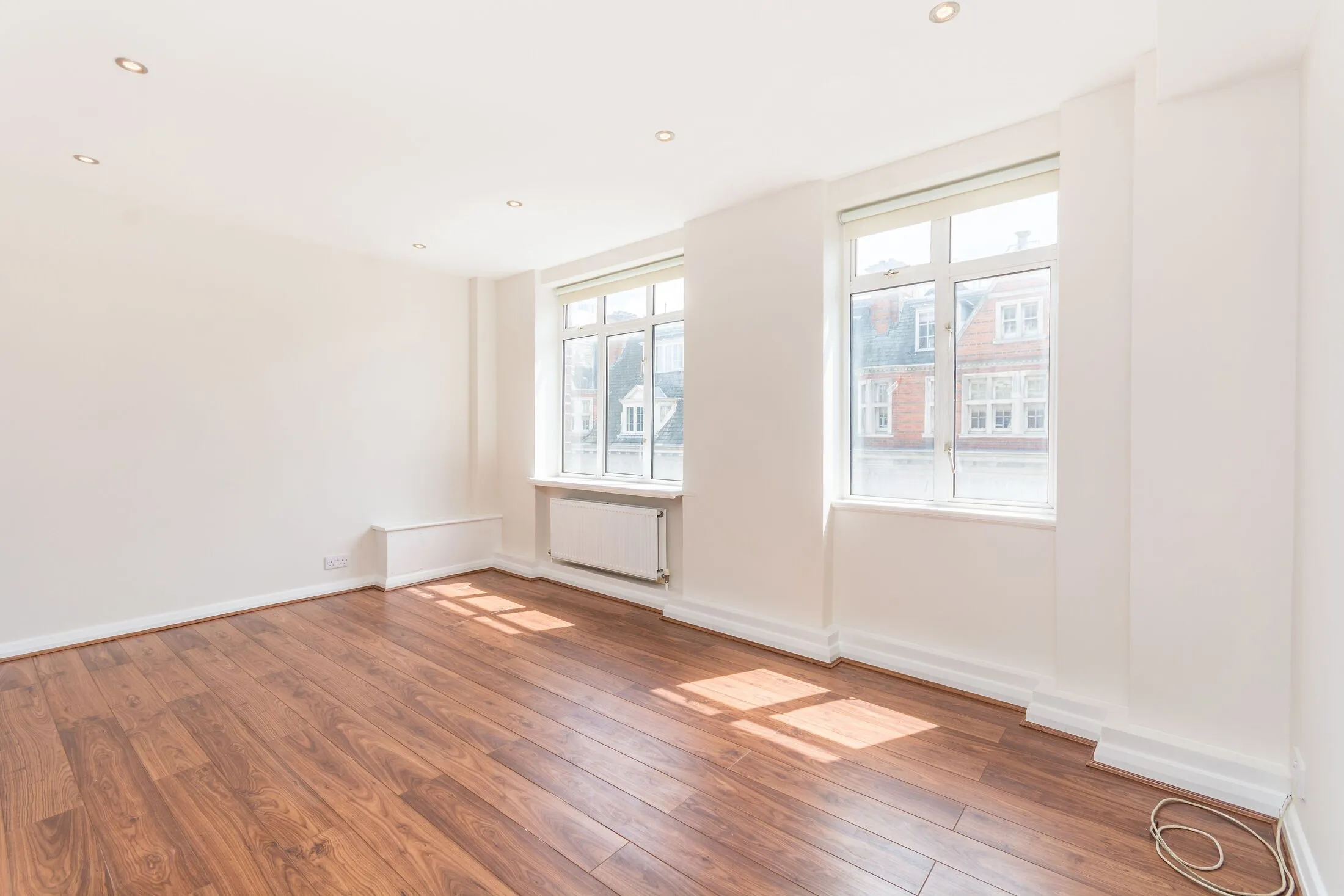 Flat Warren Street in Greater London