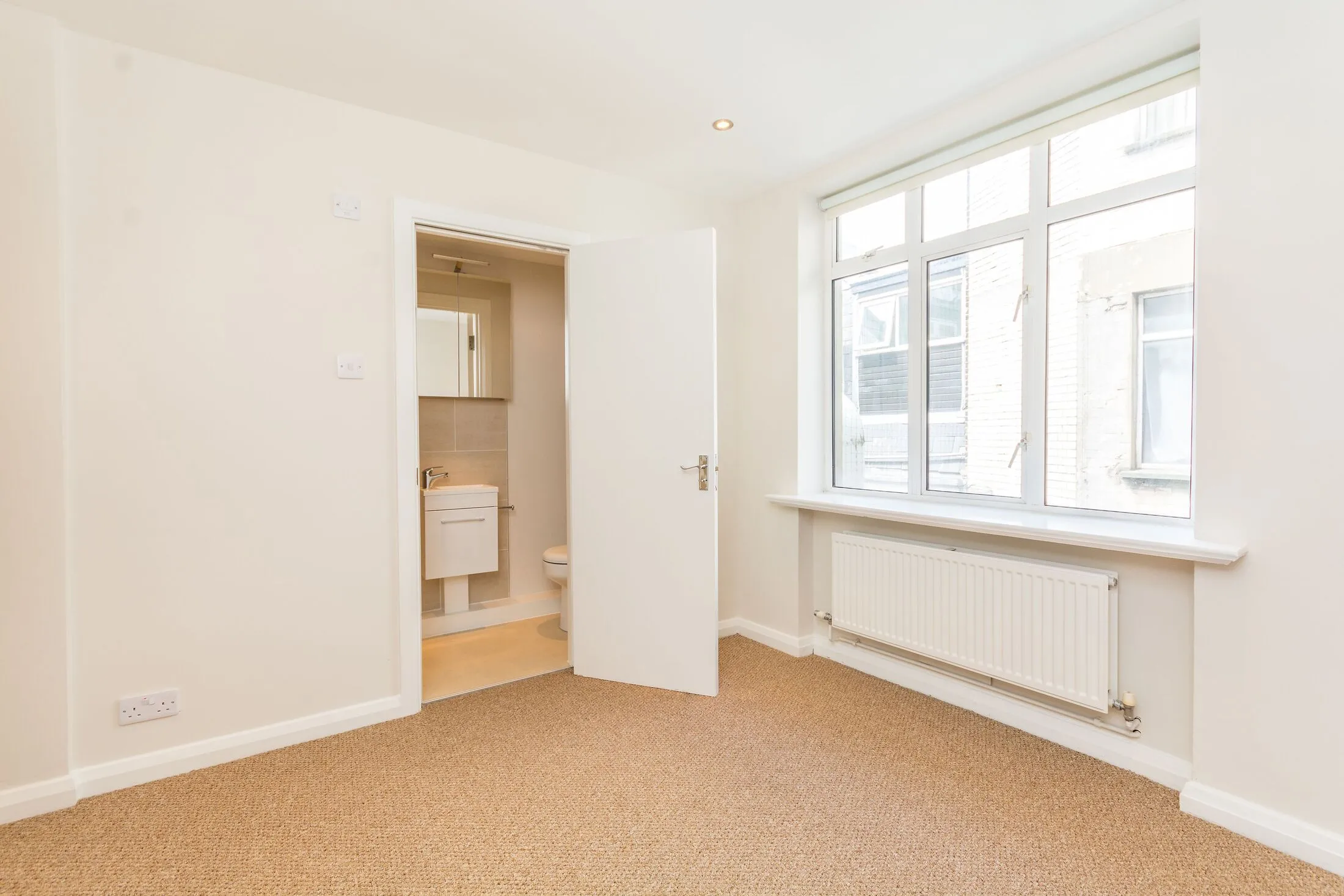 Flat Warren Street in Greater London