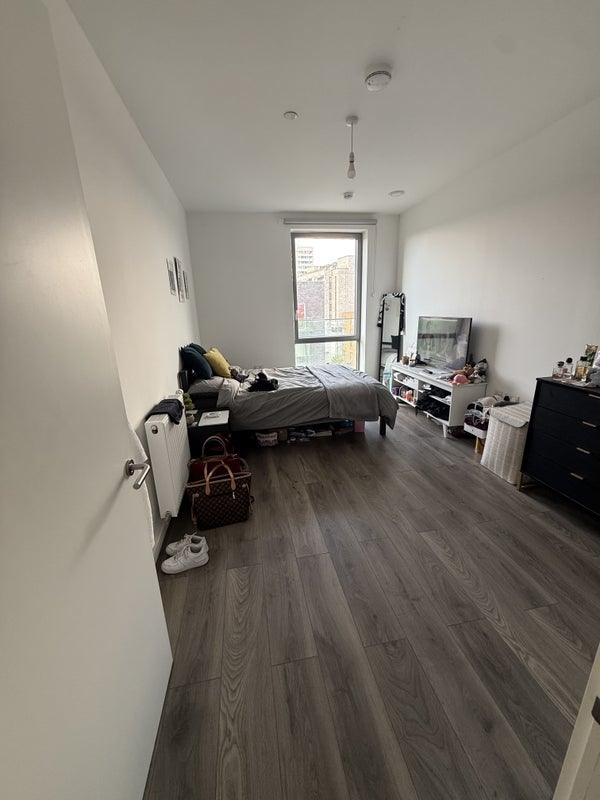 Room High Road Wembley in Greater London