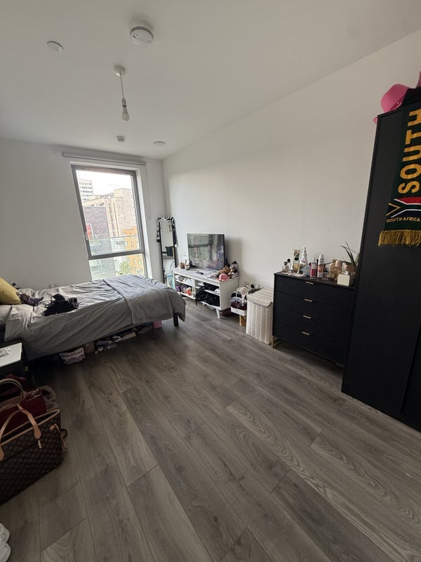 Room High Road Wembley in Greater London