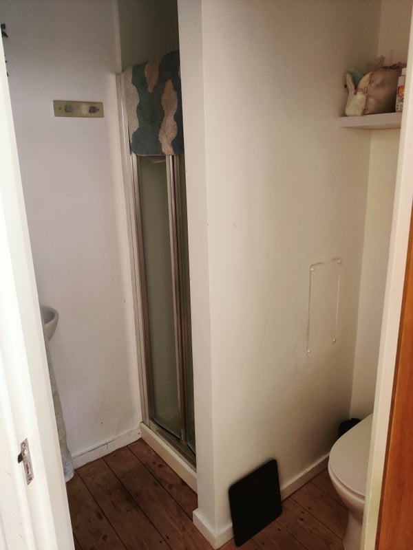 Room Dalyell Road in Greater London