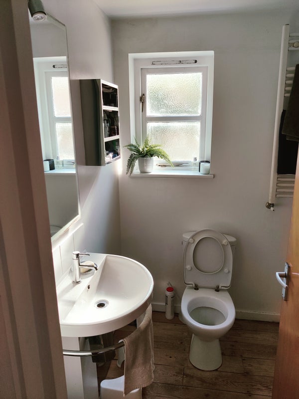 Room Dalyell Road in Greater London