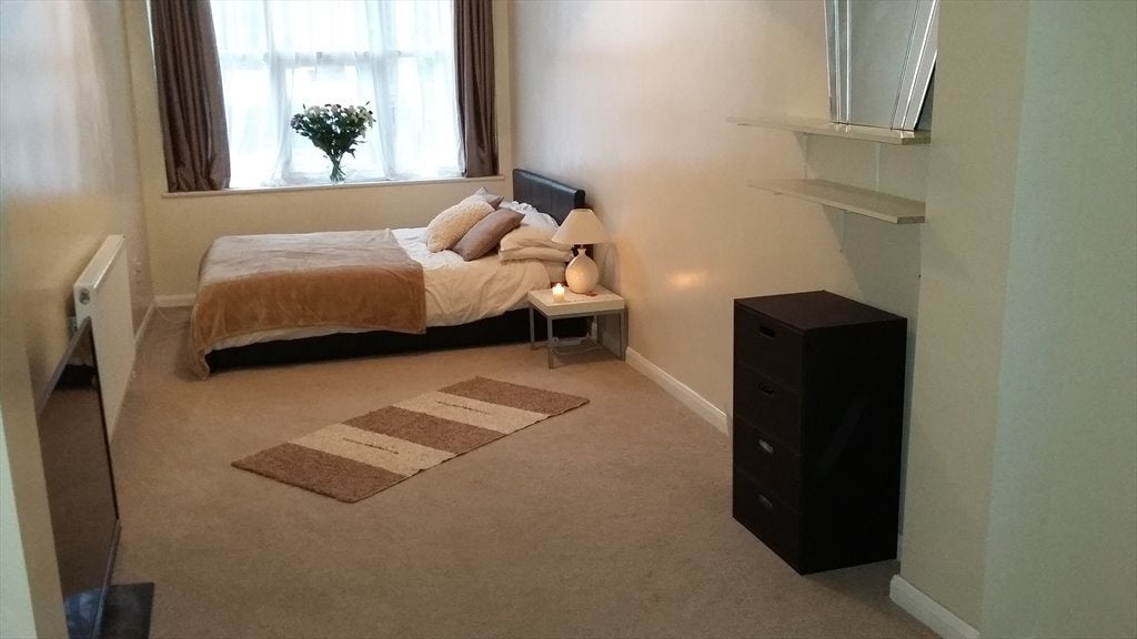 Room Burrage Road in Greater London