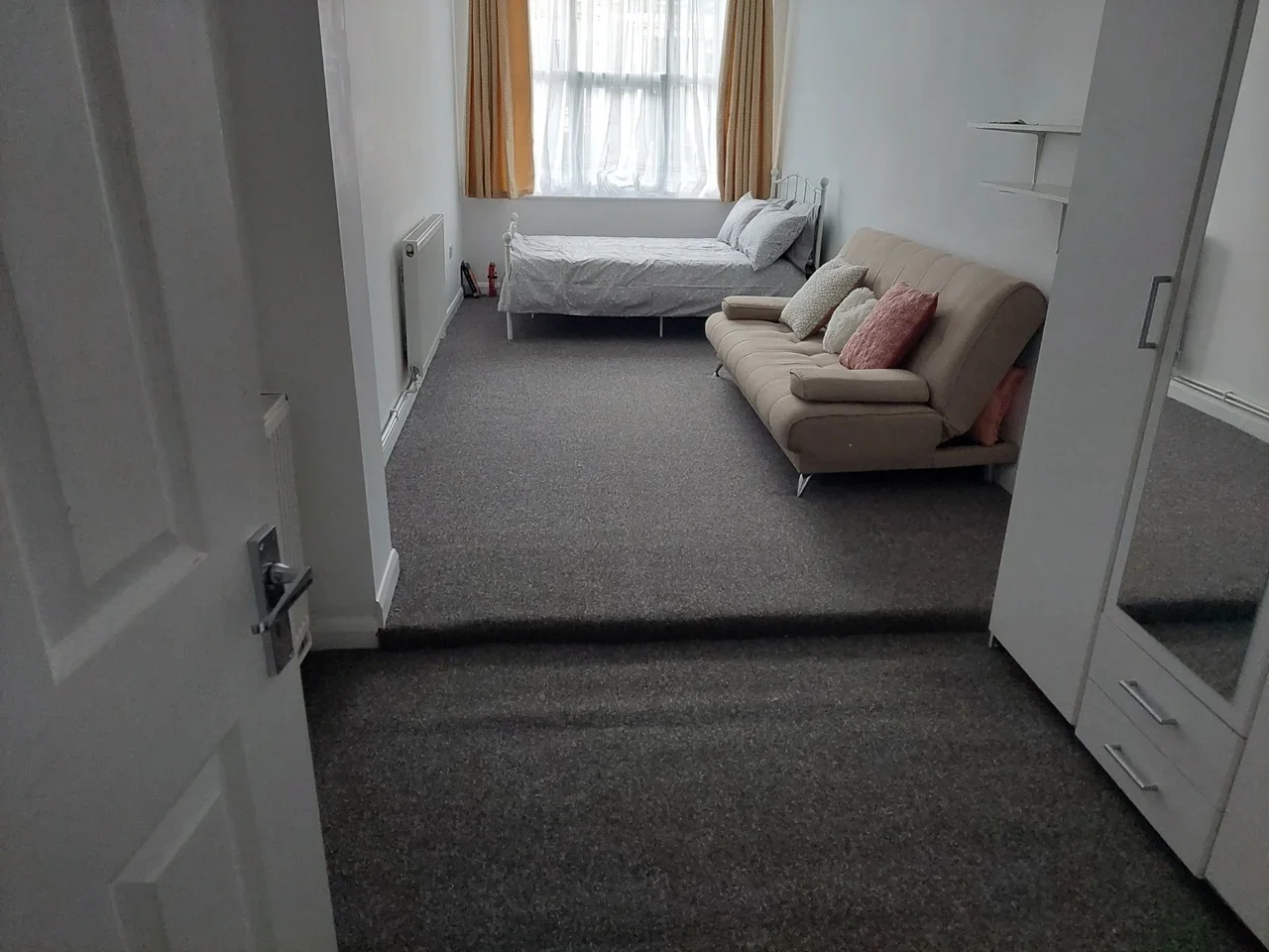 Room Burrage Road in Greater London