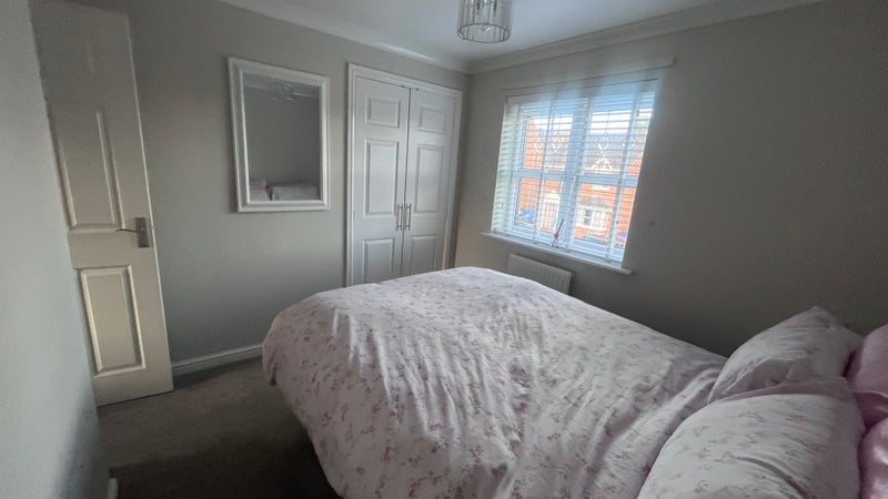 Room Rose Garth Close in Chesterfield