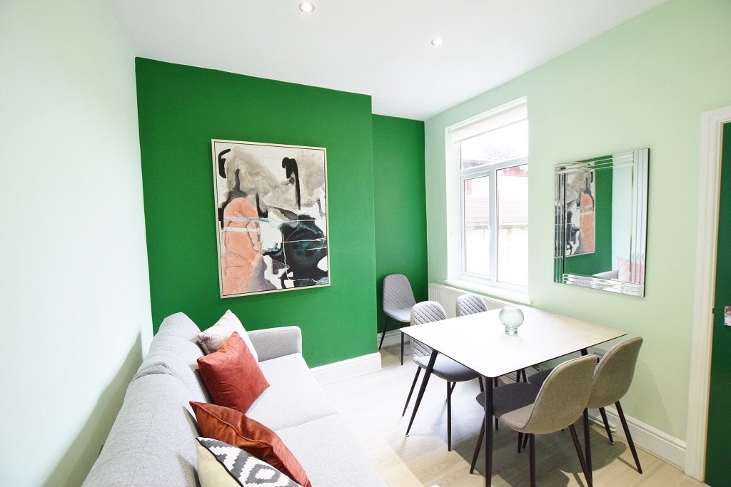 Room Leman Street in Derby