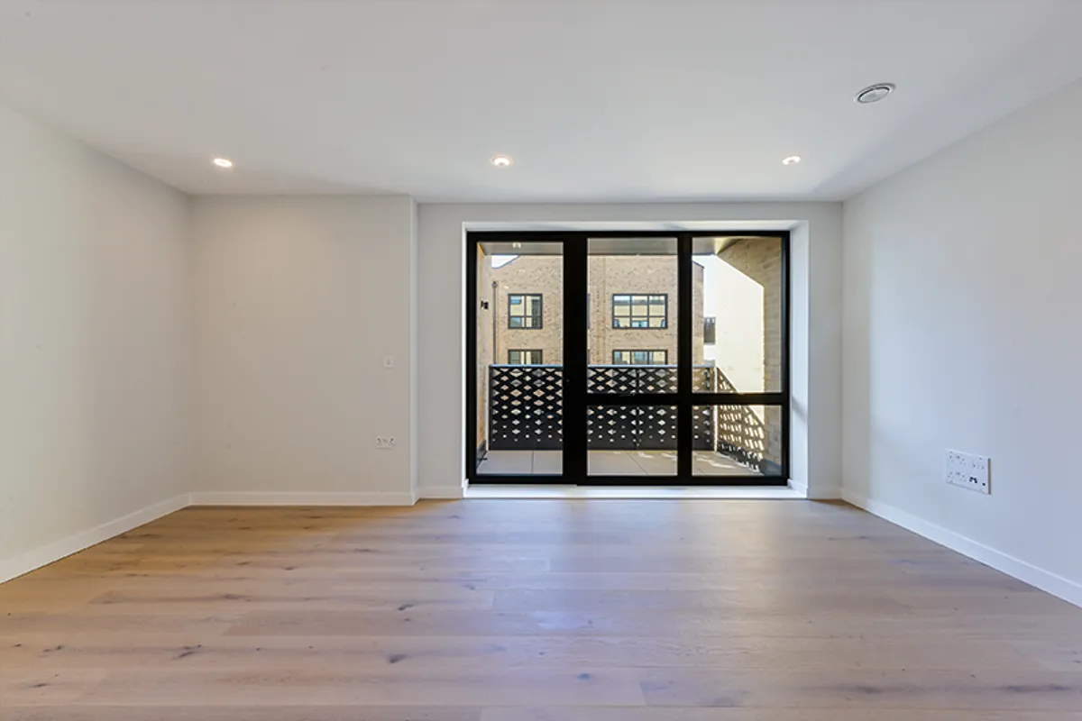 Flat Boston Road in Greater London