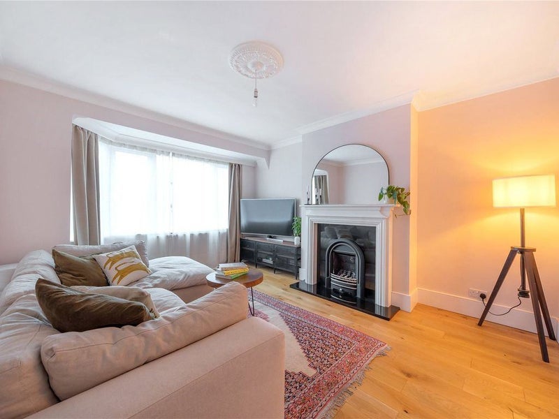 Room Oakleigh Road North in Greater London