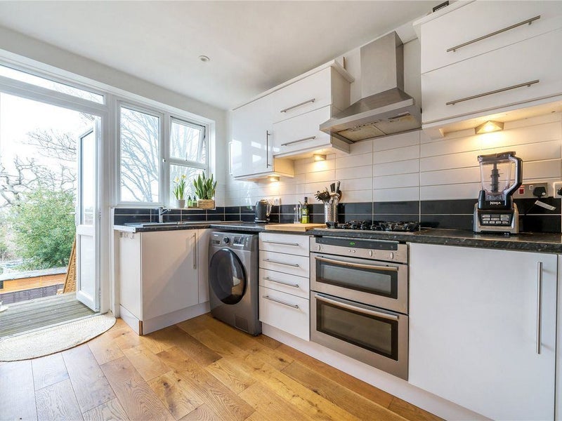 Room Oakleigh Road North in Greater London