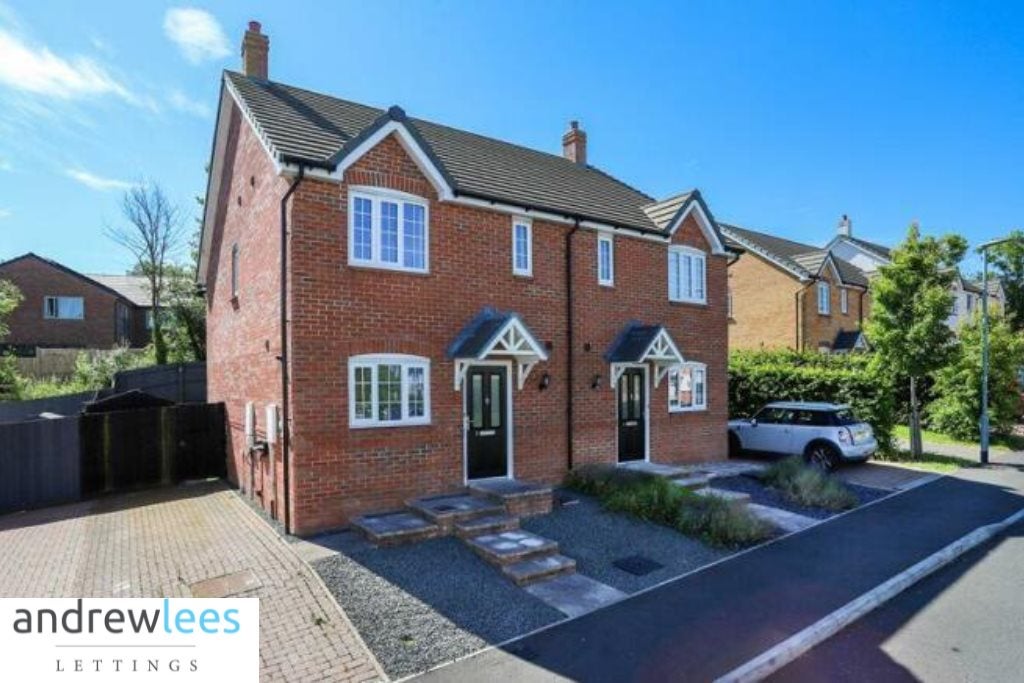 House Pear Tree Close in Puriton