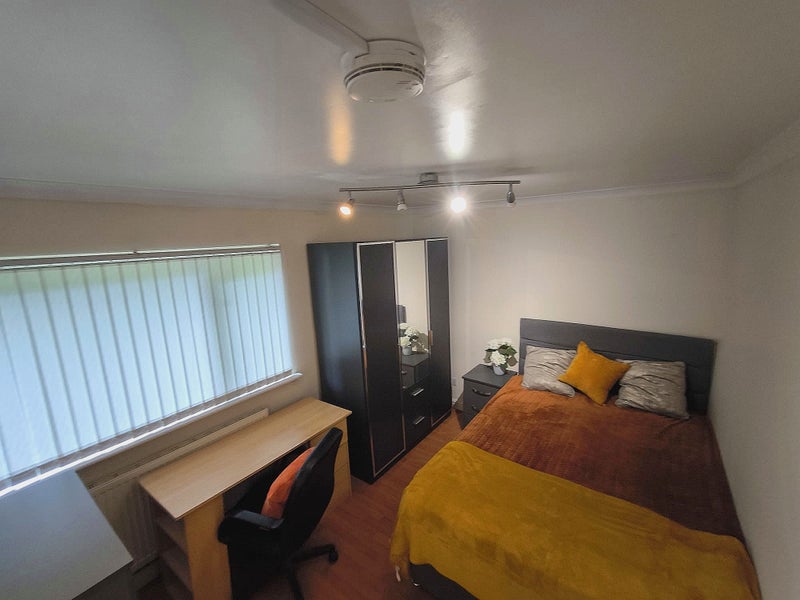 Room Longore Square in Nottingham