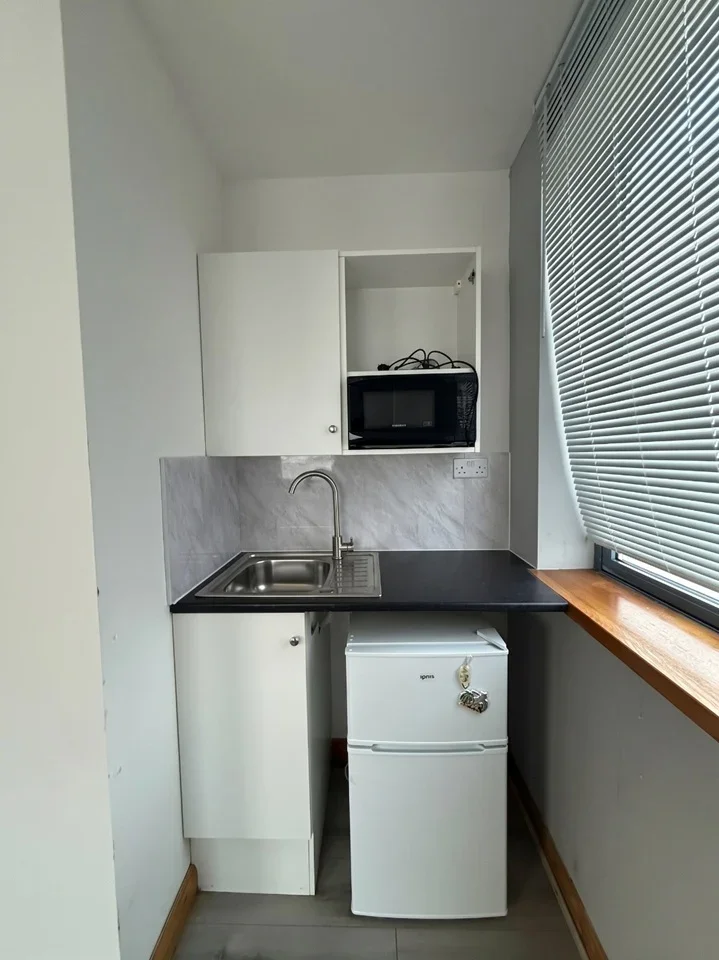Flat Manchester Road in Greater London