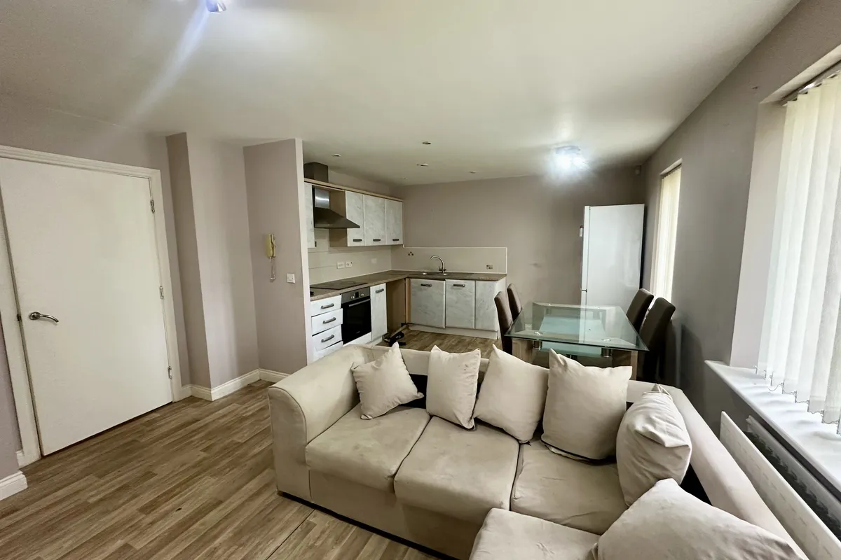 Flat Chestnut Lane in Leeds