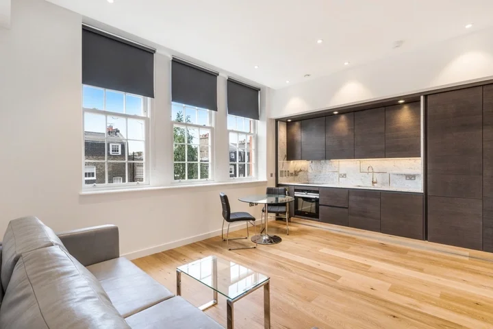 Flat Gibson Square in Greater London