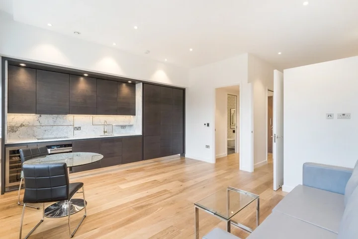 Flat Gibson Square in Greater London