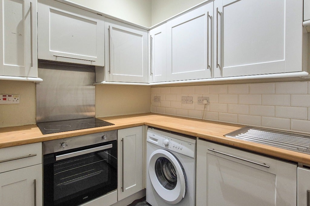 Room Murieston Crescent in City of Edinburgh